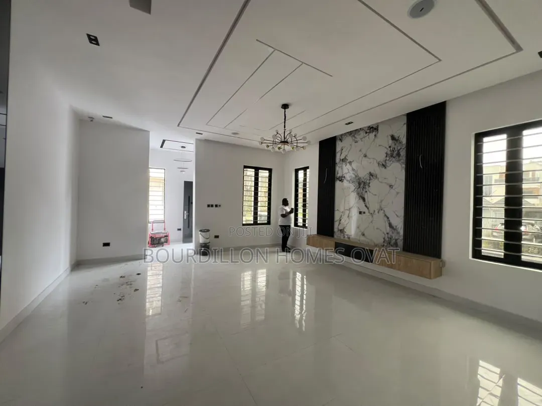 4bdrm Duplex in Genesis Court Badore for sale
