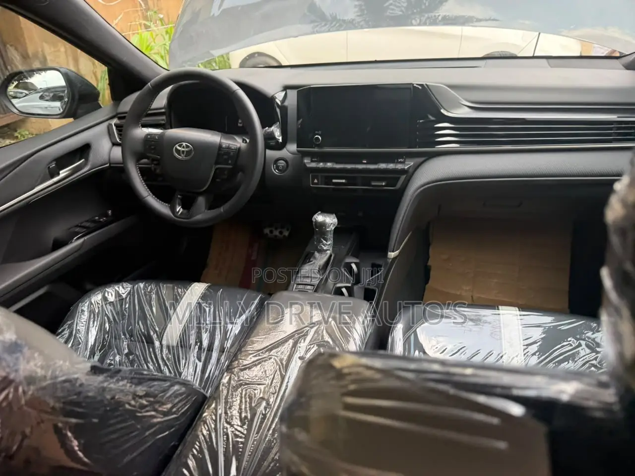 Toyota Camry SE 2025 Gray