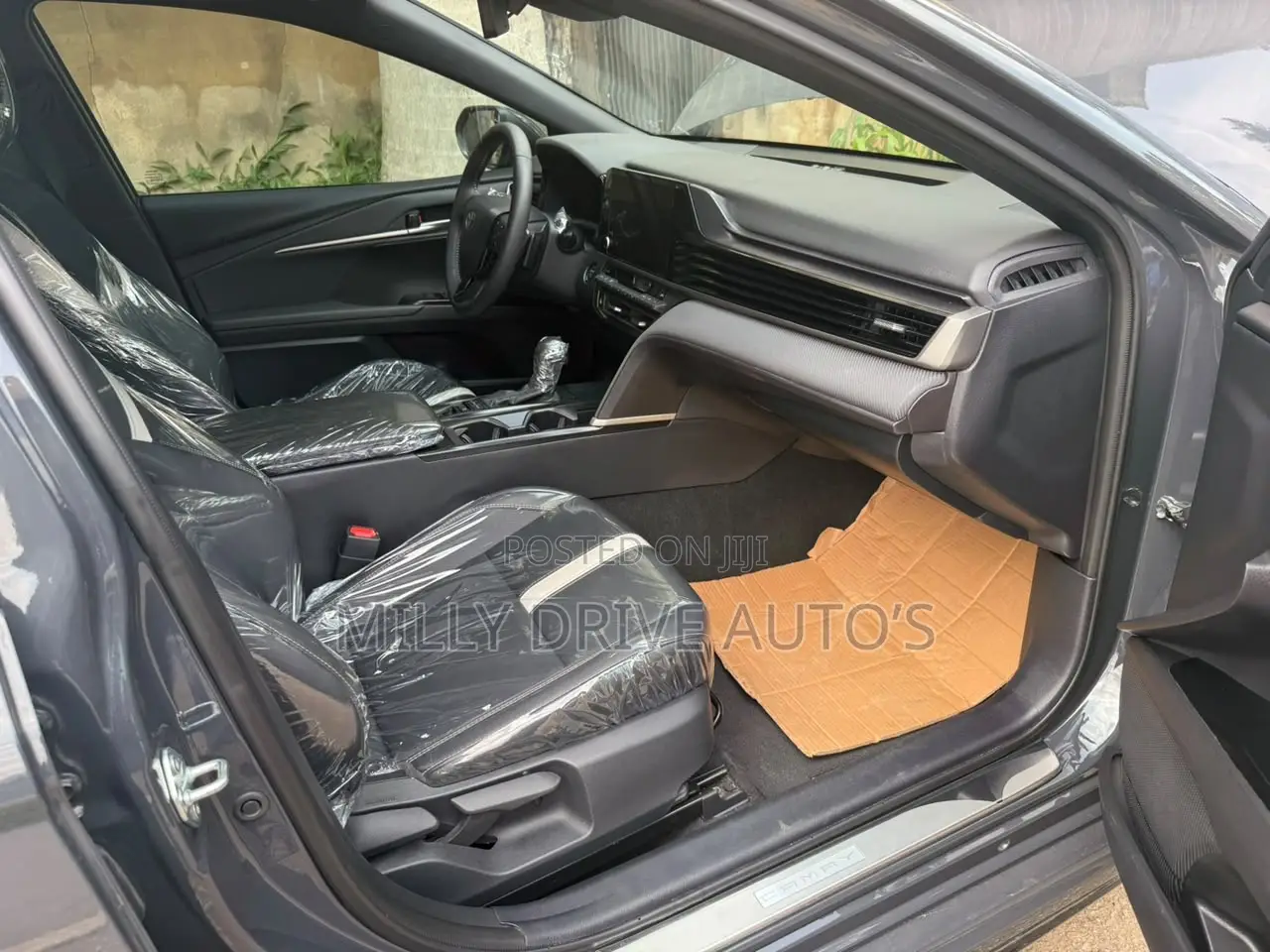 Toyota Camry SE 2025 Gray