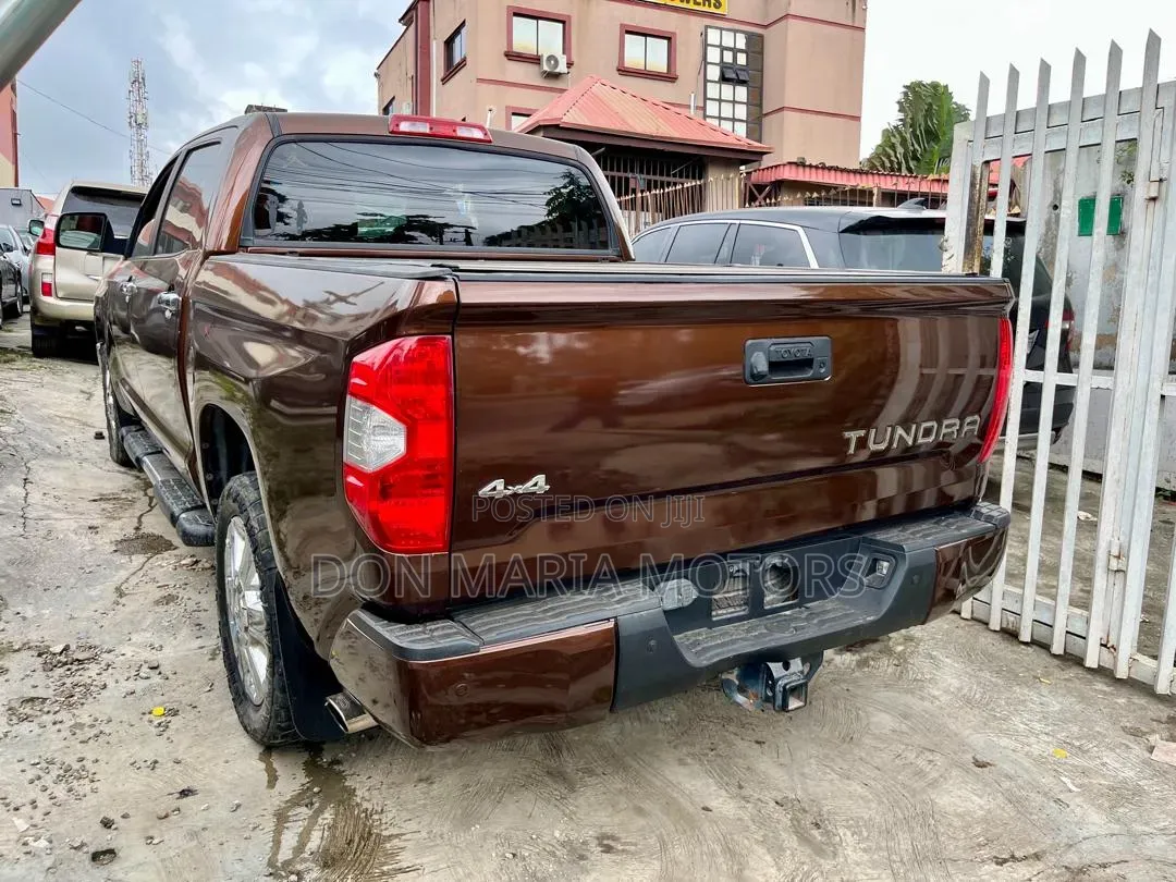 Toyota Tundra 1794 5.7L V8 4x4 CrewMax 5.6 ft. box 145.7 in. WB 2016