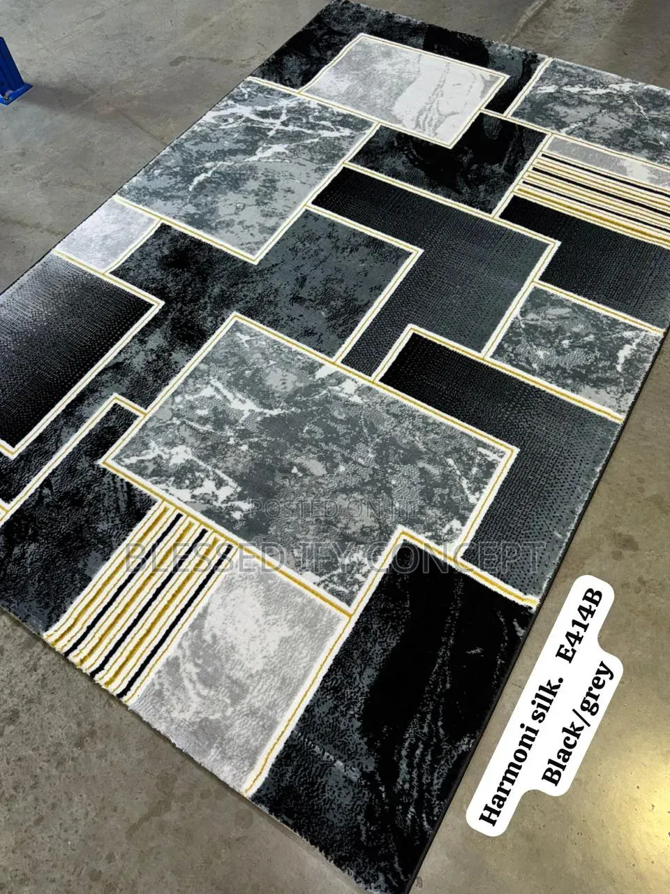 Quality 6 by 4 Center Rug, Available in Different Sizes and Colors