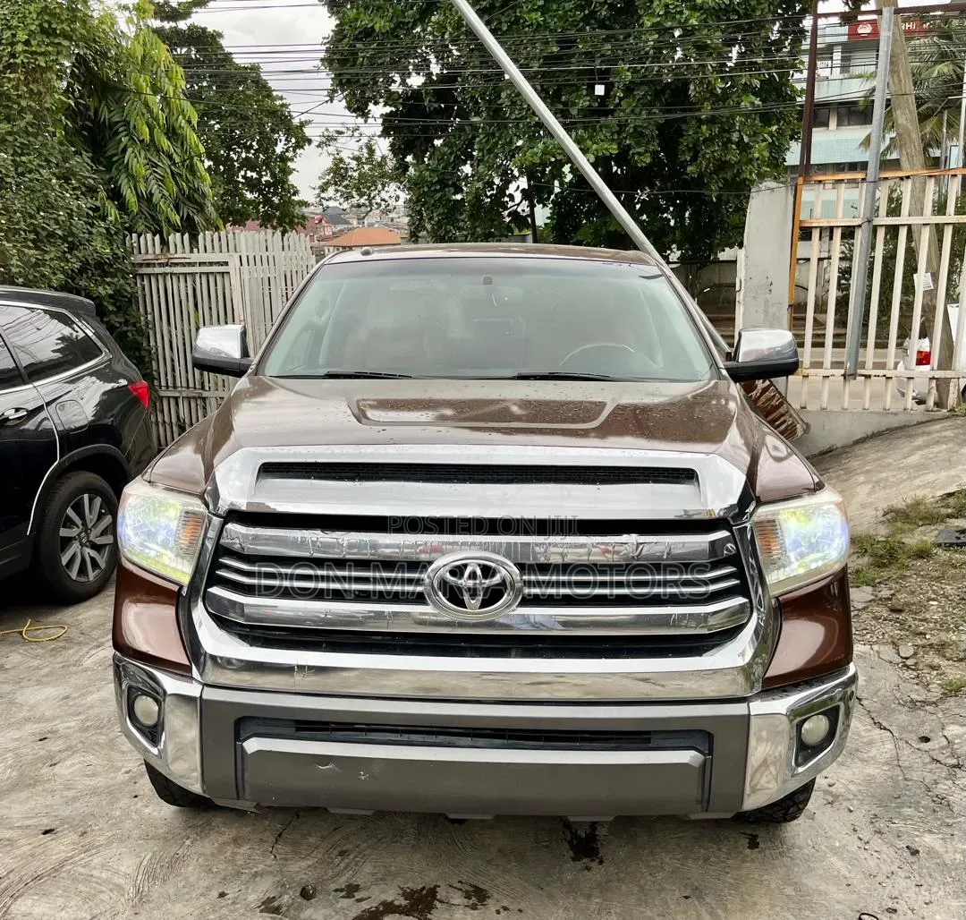 Toyota Tundra 1794 5.7L V8 4x4 CrewMax 5.6 ft. box 145.7 in. WB 2016