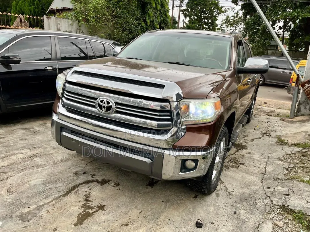 Toyota Tundra 1794 5.7L V8 4x4 CrewMax 5.6 ft. box 145.7 in. WB 2016