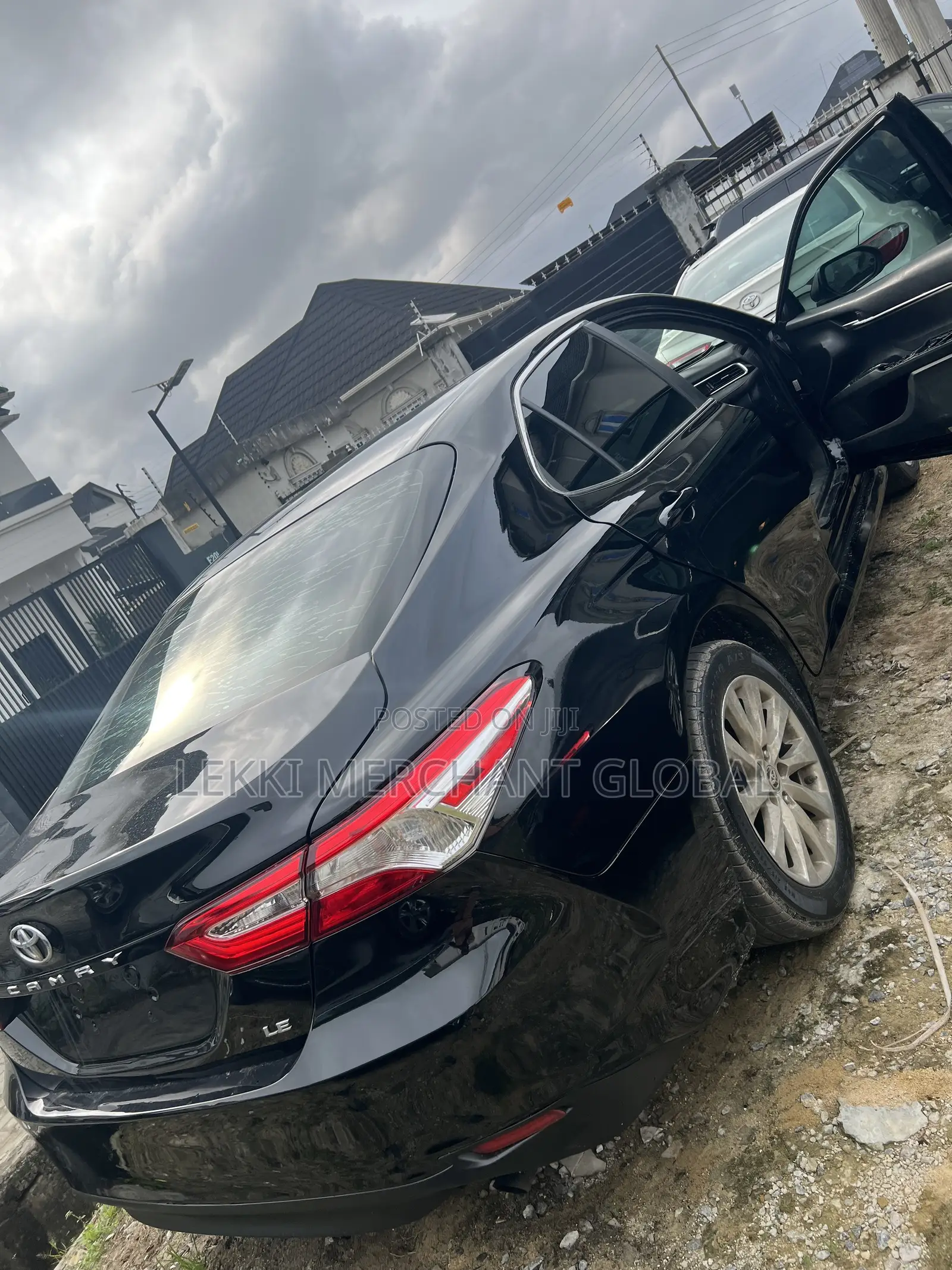 Toyota Camry LE FWD (2.5L 4cyl 8AM) 2018 Blue