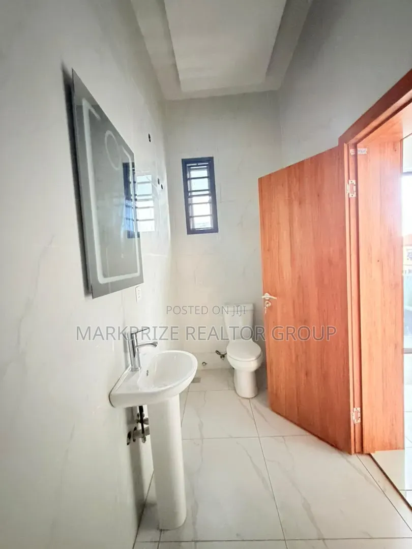 4bdrm Duplex in Opic Isheri for sale