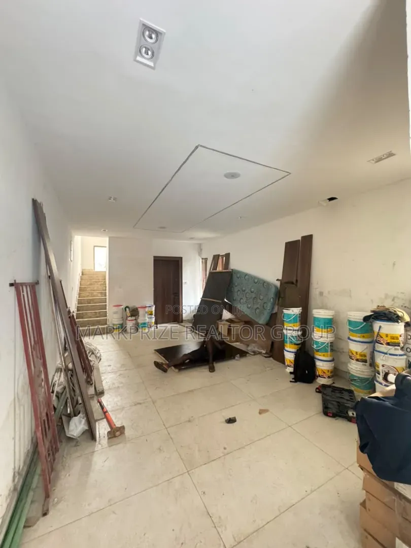 4bdrm Duplex in Adeniyi Jones Ikeja for sale