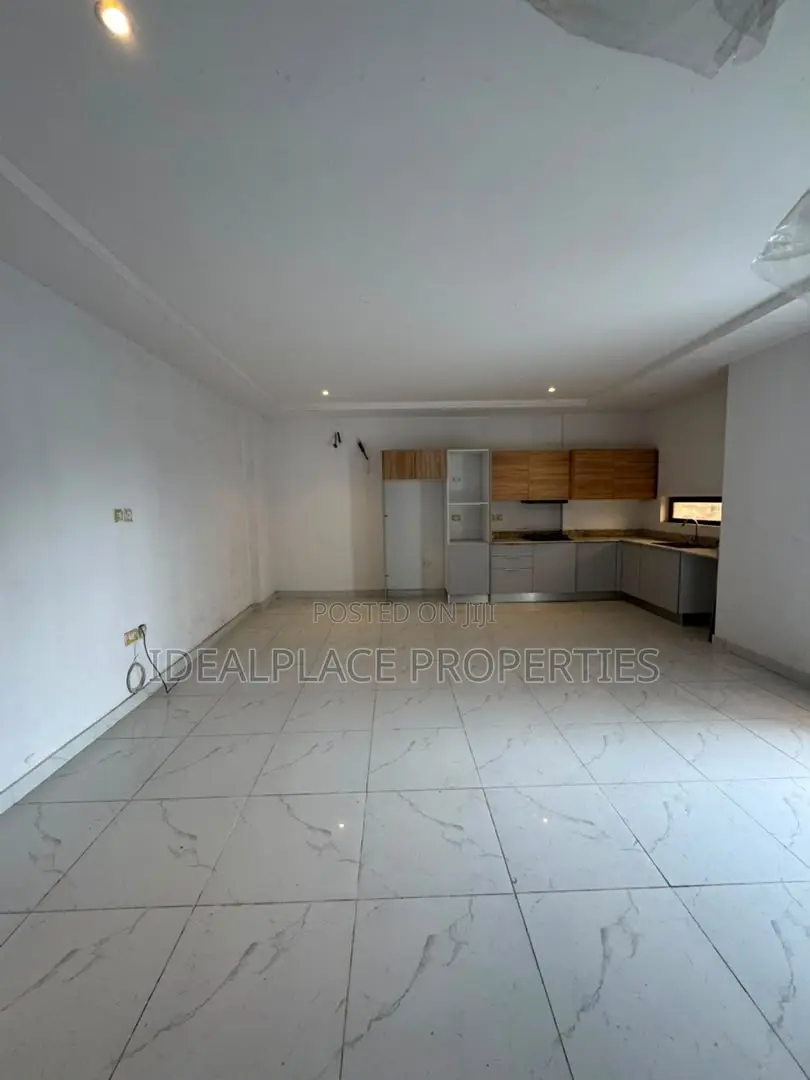 2bdrm Maisonette in Lekki Phase 1 for sale