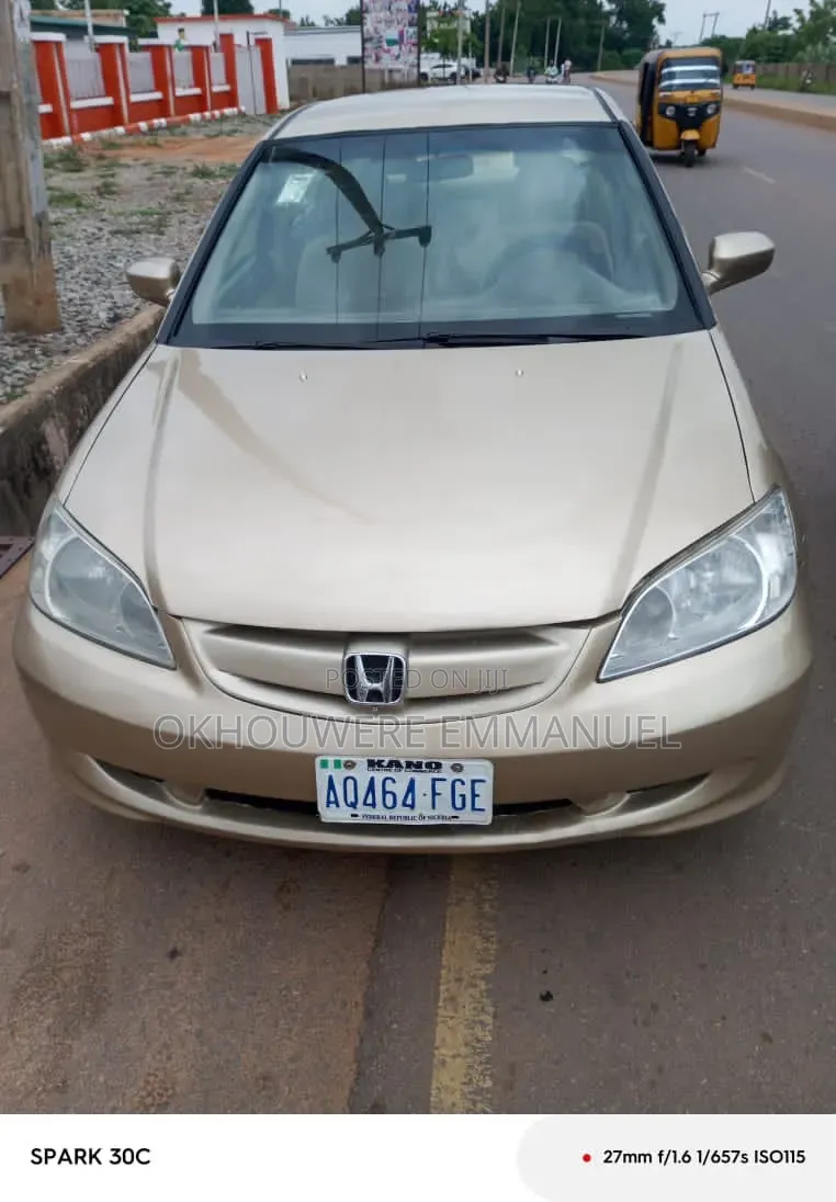 Honda Civic 2005 Gold
