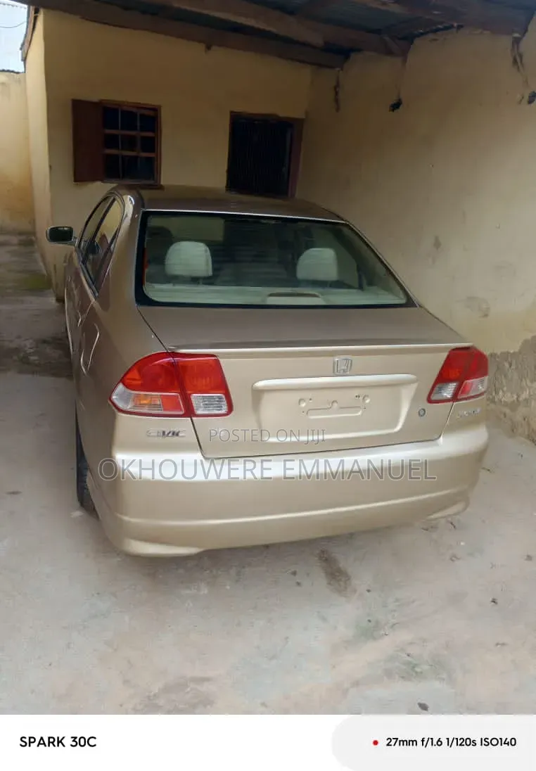 Honda Civic 2005 Gold