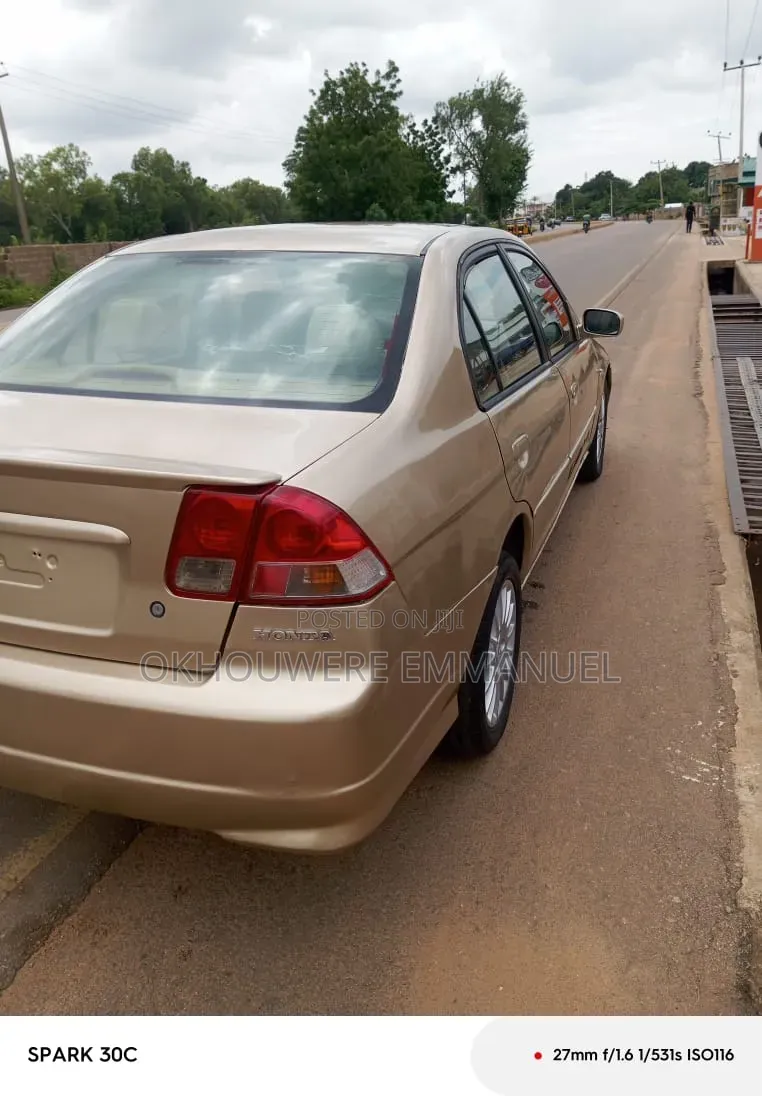 Honda Civic 2005 Gold