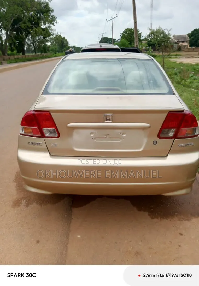 Honda Civic 2005 Gold