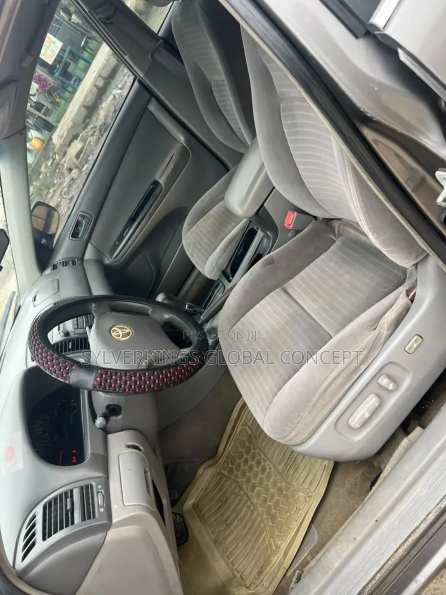 Toyota Camry 2006 Gray