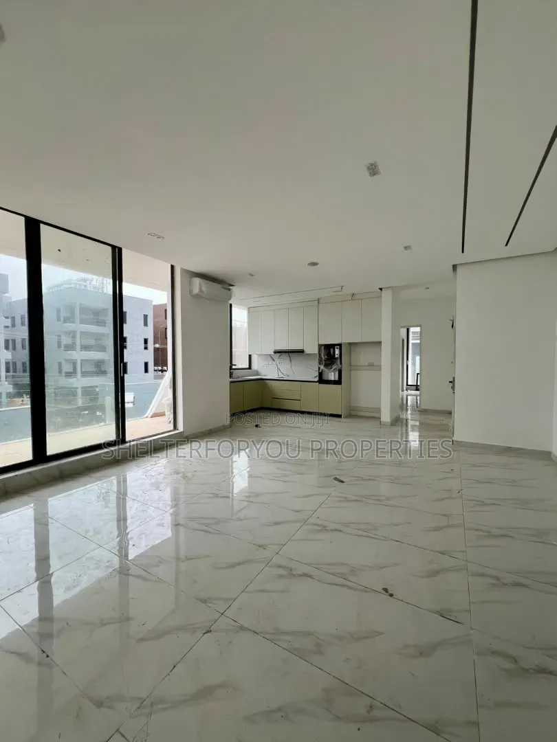 2bdrm Apartment in Lekki Phase 1 for sale