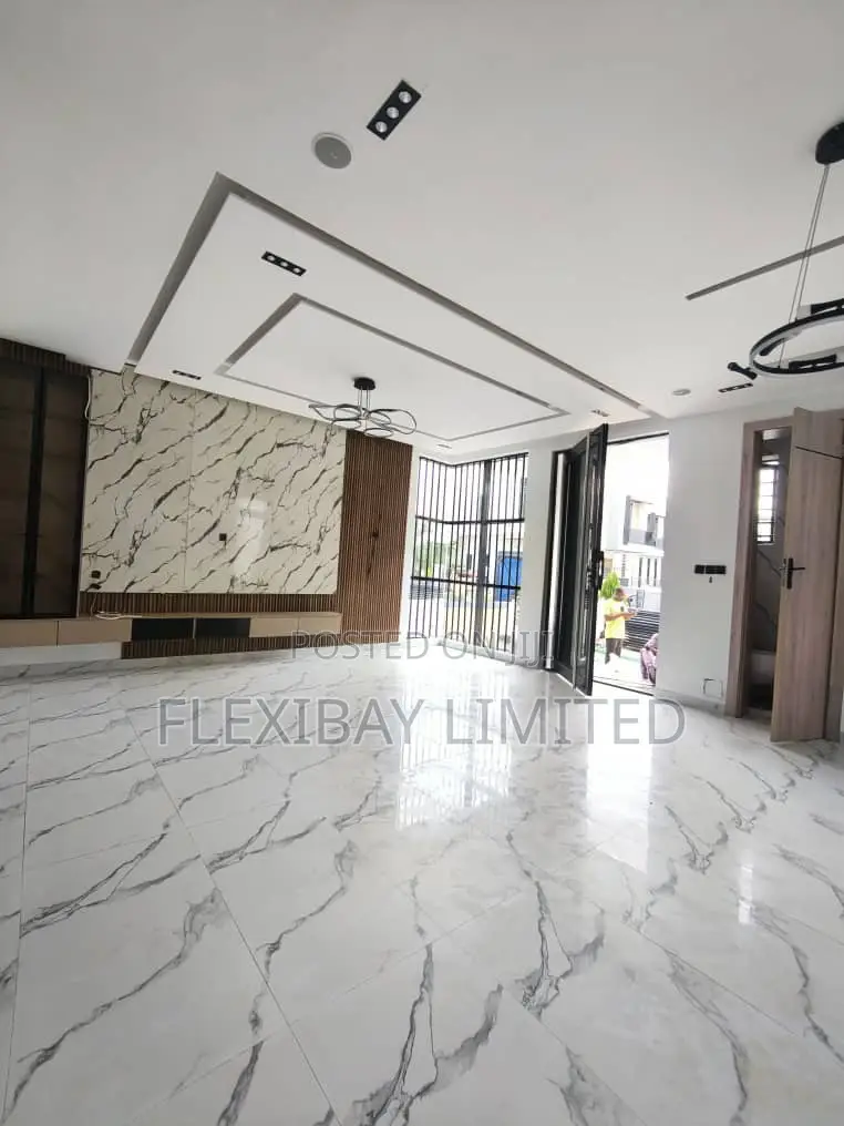 5bdrm Duplex in Chevron for rent