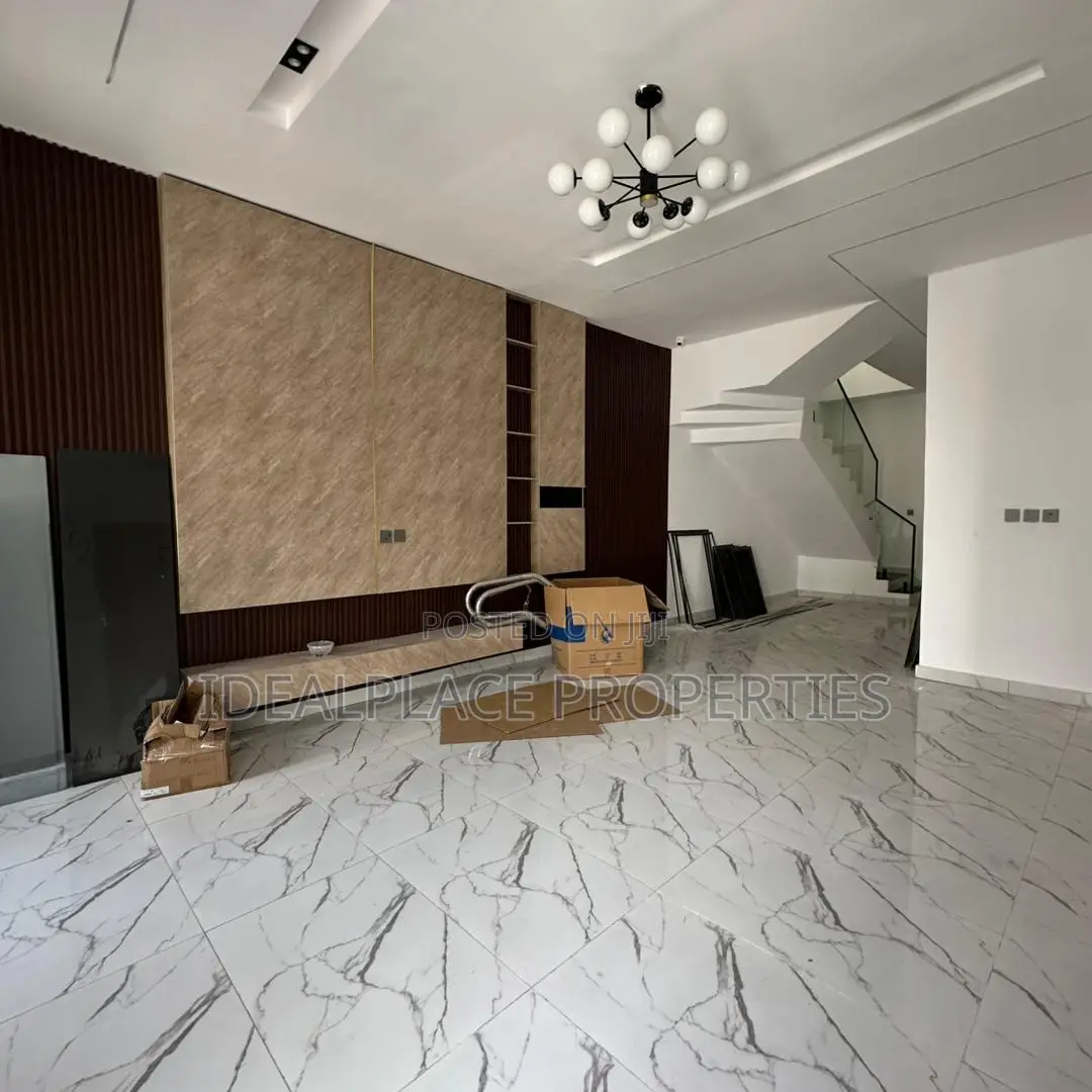 4bdrm Duplex in Lekki for sale