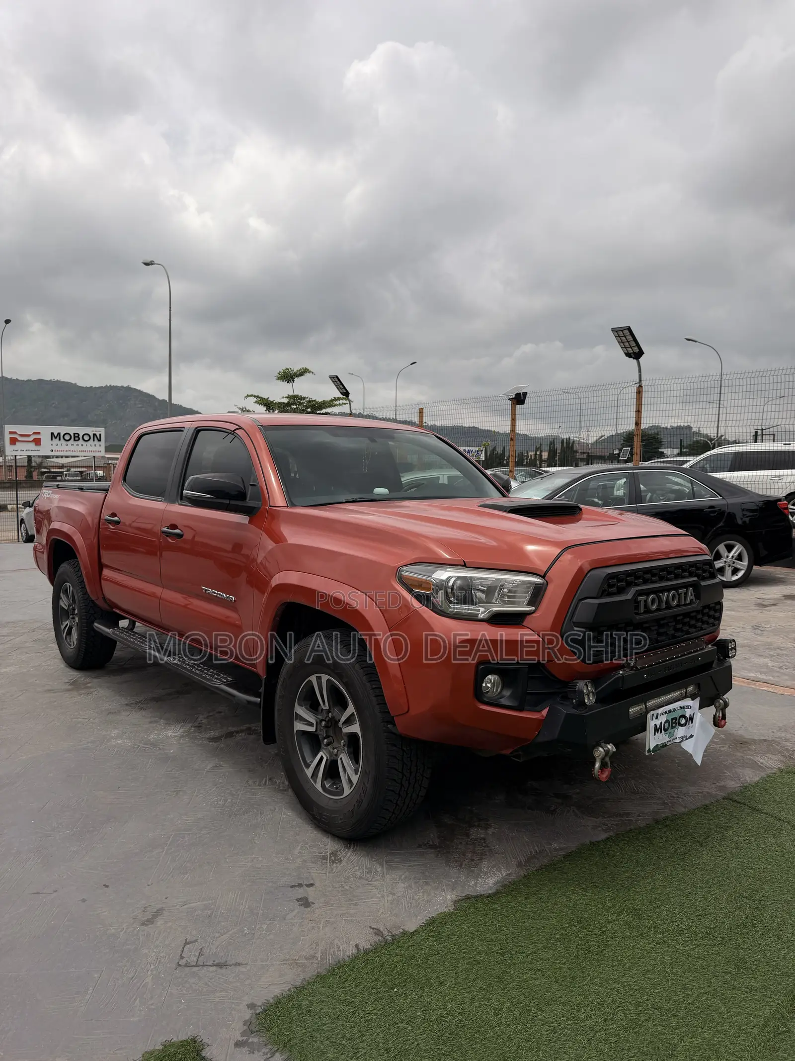 Toyota Tacoma 2017 Orange