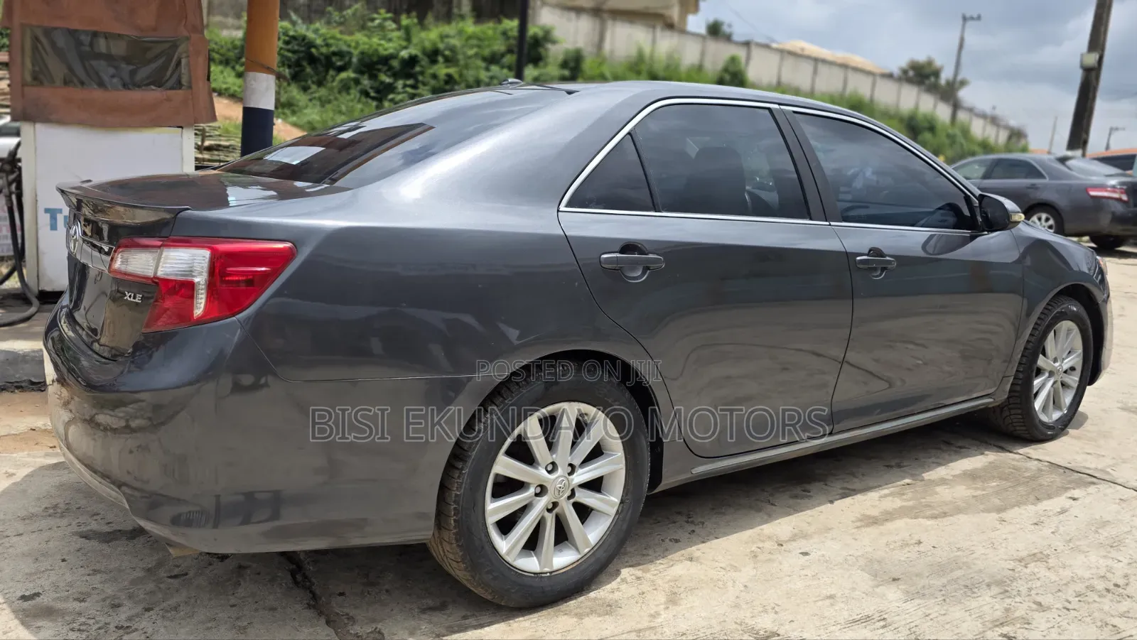 Toyota Camry XLE 4dr Sedan (2.5L 4cyl 6A) 2013 Gray