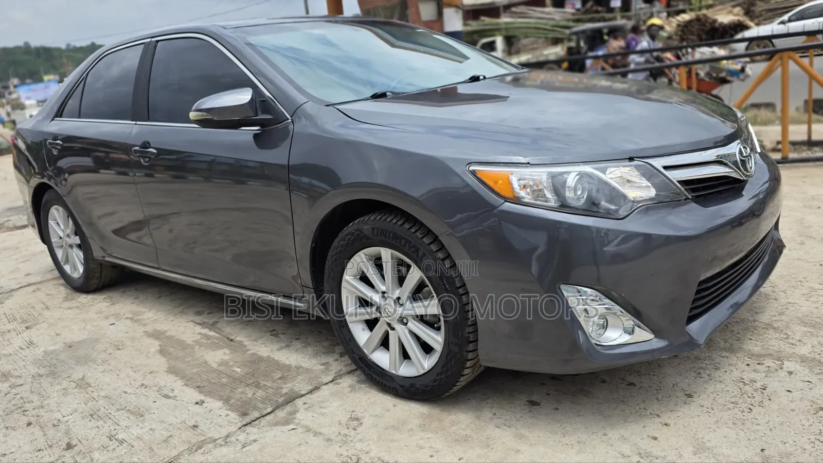 Toyota Camry XLE 4dr Sedan (2.5L 4cyl 6A) 2013 Gray
