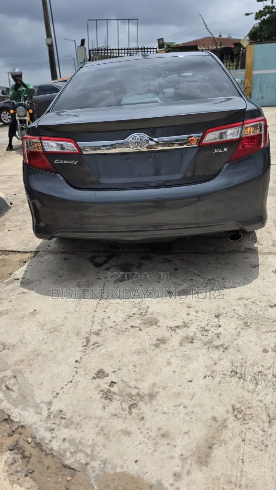 Toyota Camry XLE 4dr Sedan (2.5L 4cyl 6A) 2013 Gray