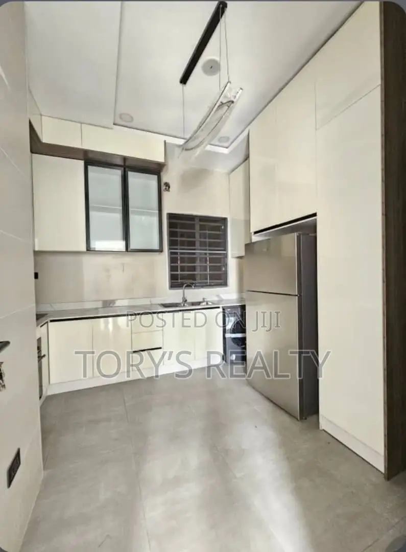 3bdrm Apartment in Lekki Phase 1 for rent