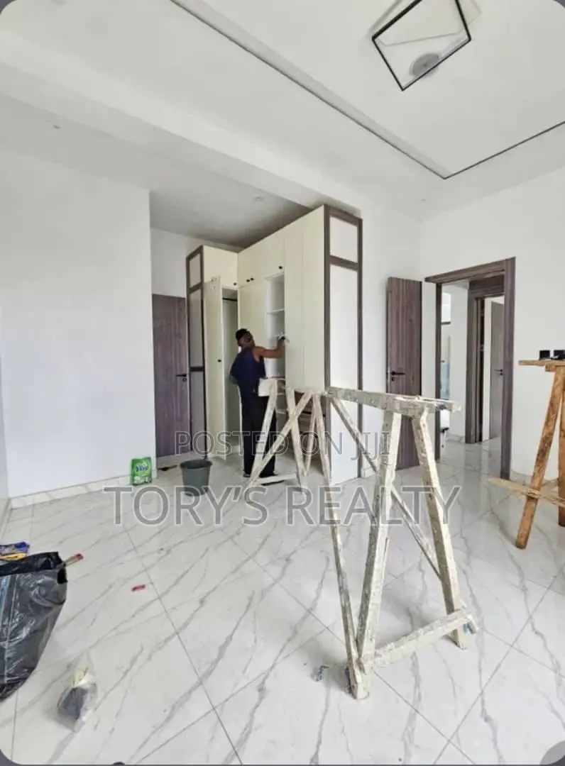 3bdrm Apartment in Lekki Phase 1 for rent
