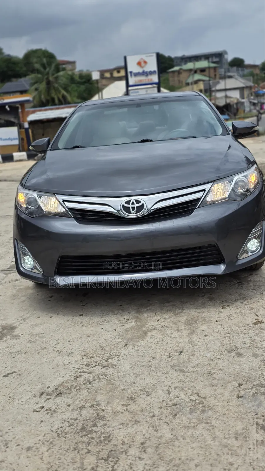Toyota Camry XLE 4dr Sedan (2.5L 4cyl 6A) 2013 Gray