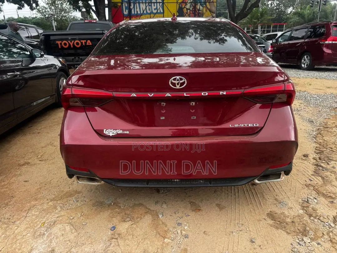 Toyota Avalon Limited FWD Sedan (3.5L V6 8A) 2019 Maroon