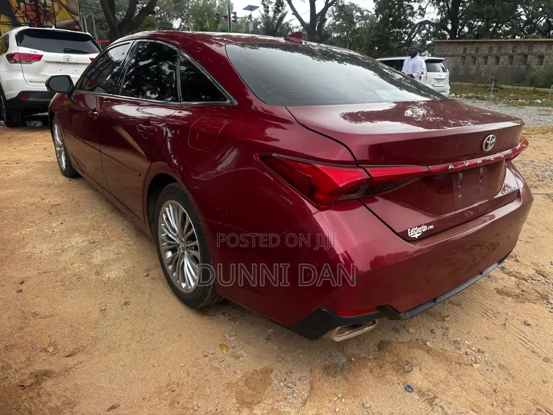 Toyota Avalon Limited FWD Sedan (3.5L V6 8A) 2019 Maroon