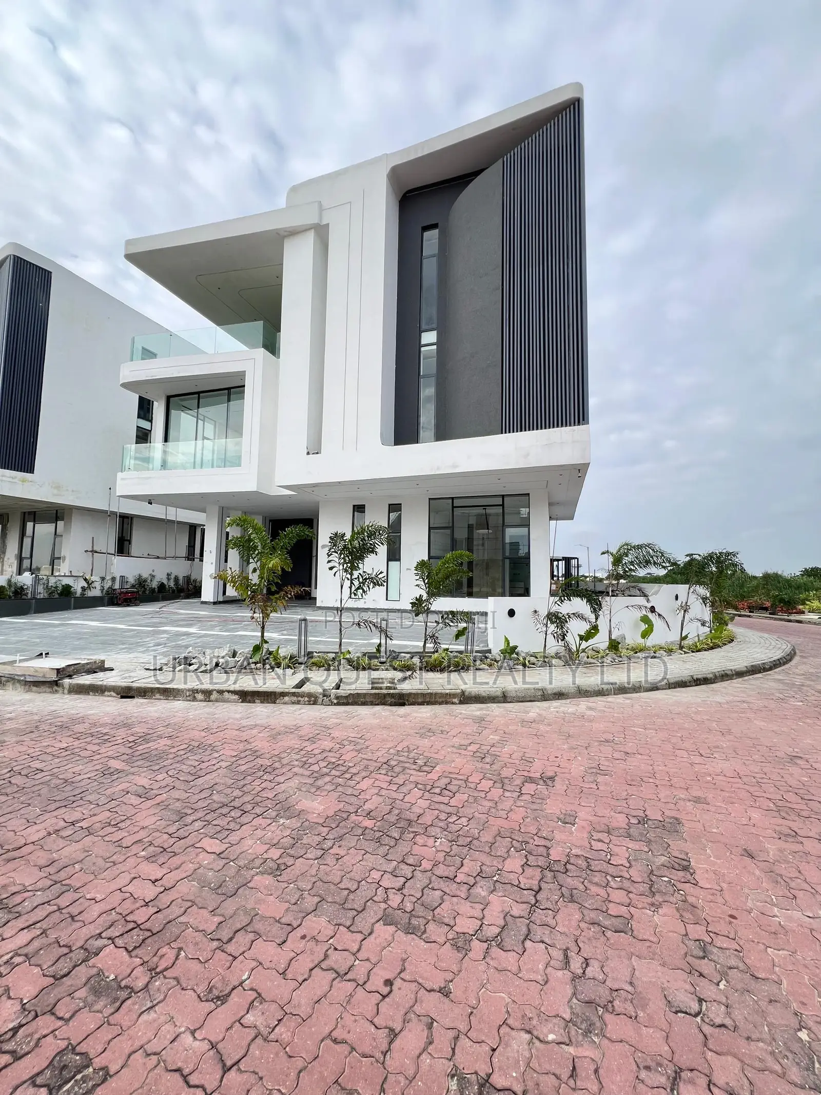 6bdrm Duplex in Osapa london for sale