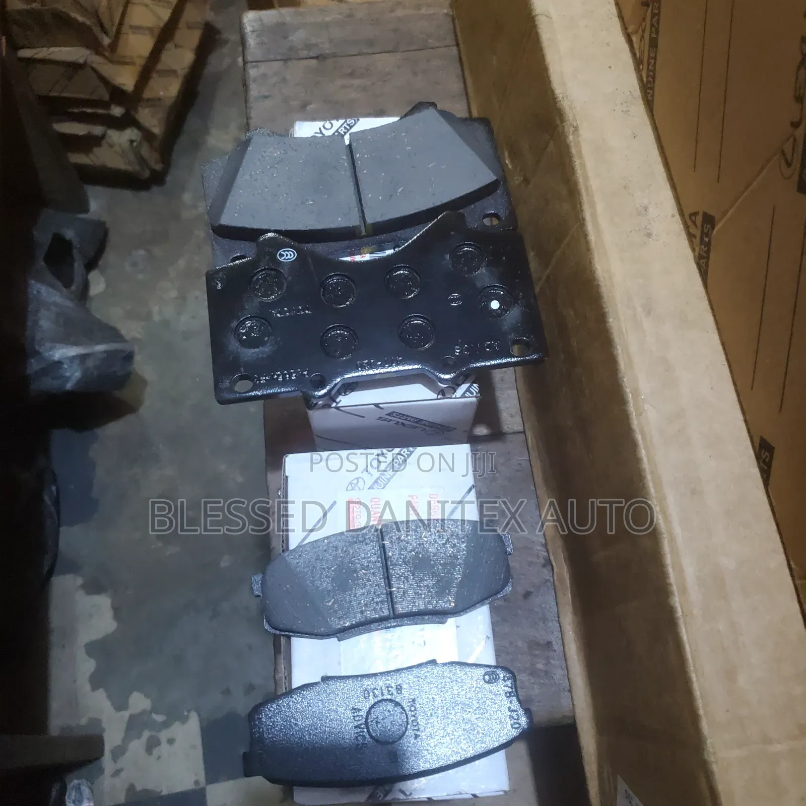 Front and Back Brake Pad of Toyota Landcruiser and Lx570 2010 to 2018