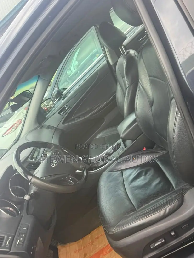 Hyundai Sonata GLS Sedan FWD (2.4L 4cyl 6A) 2012 Gray