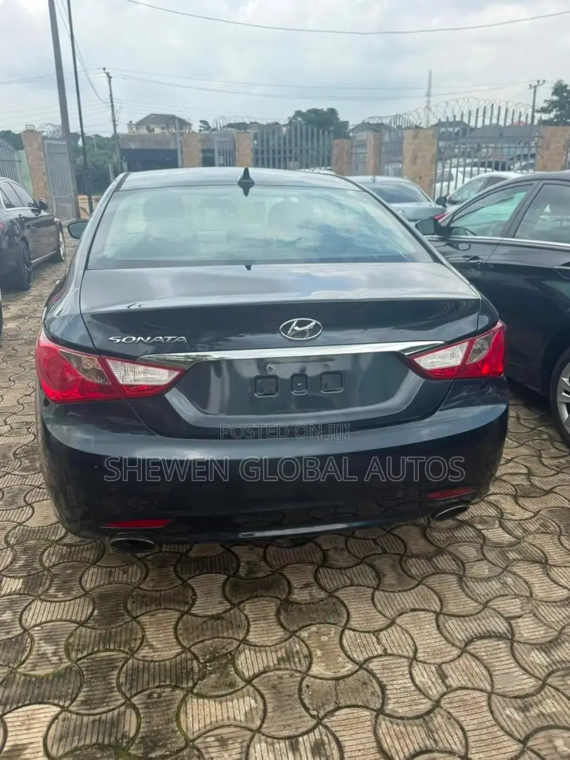 Hyundai Sonata GLS Sedan FWD (2.4L 4cyl 6A) 2012 Gray