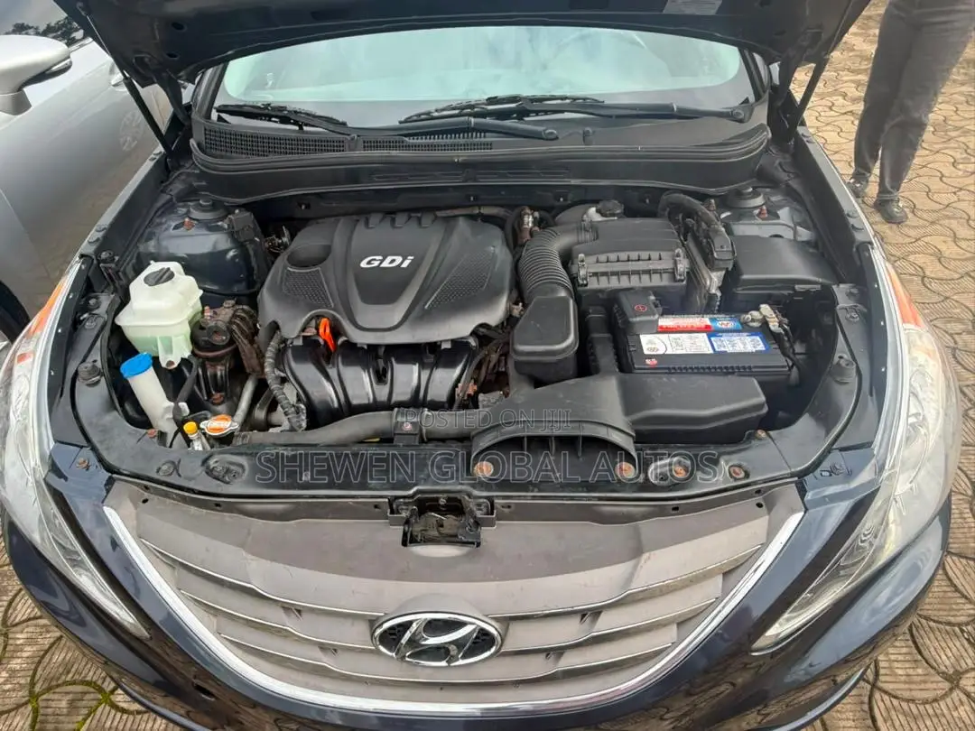Hyundai Sonata GLS Sedan FWD (2.4L 4cyl 6A) 2012 Gray