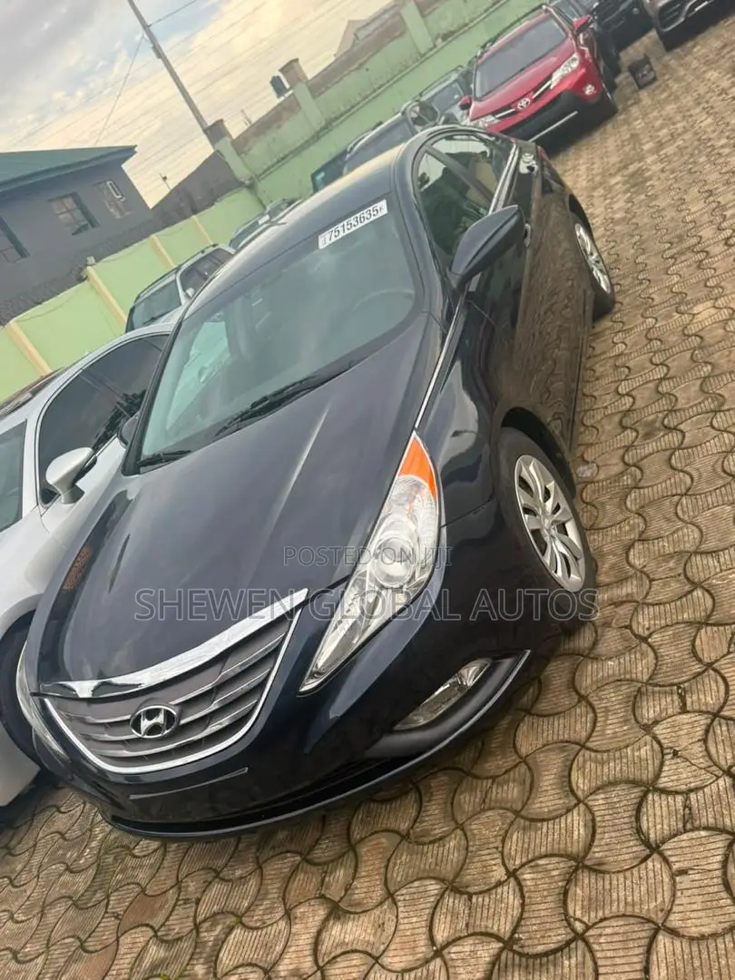 Hyundai Sonata GLS Sedan FWD (2.4L 4cyl 6A) 2012 Gray