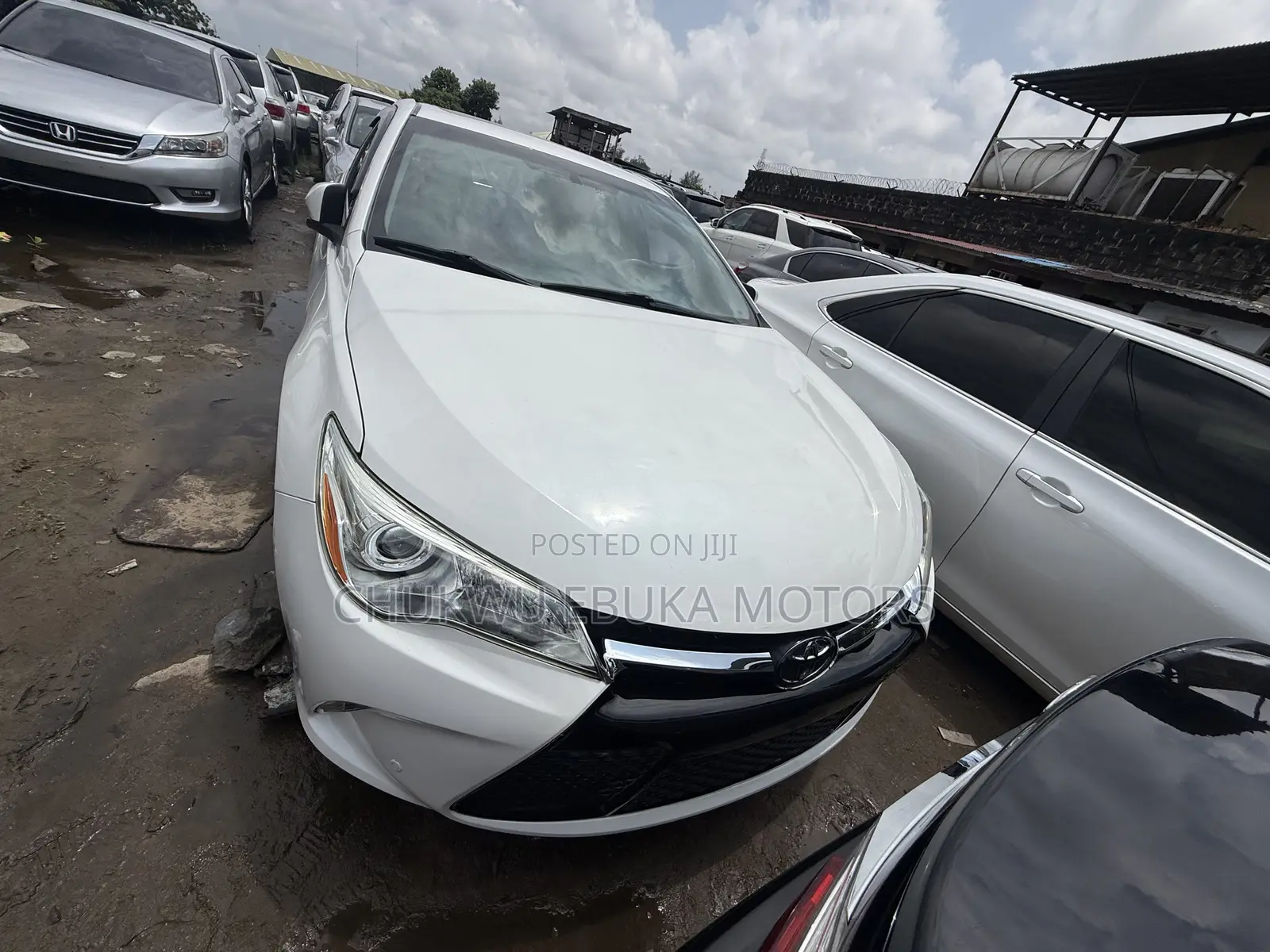 Toyota Camry XLE 4dr Sedan (2.5L 4cyl 6A) 2016 White