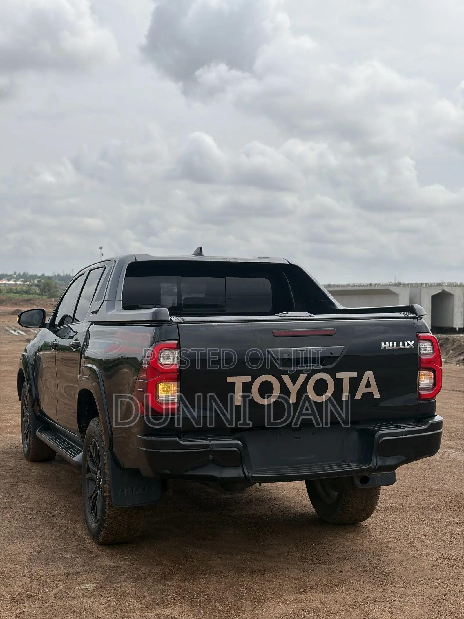 Toyota Hilux 2024 Black