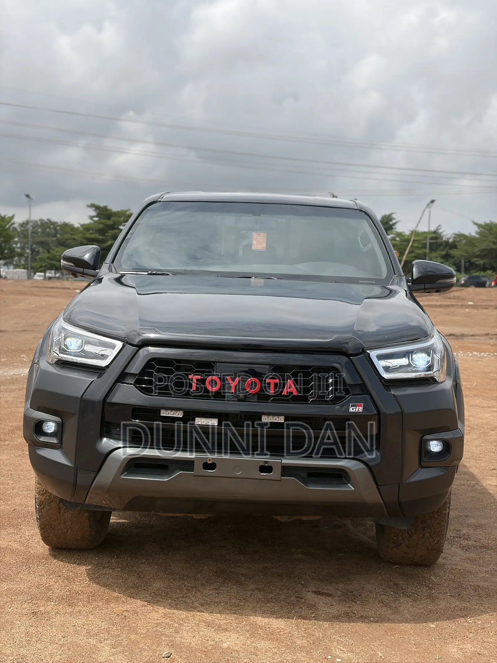 Toyota Hilux 2024 Black