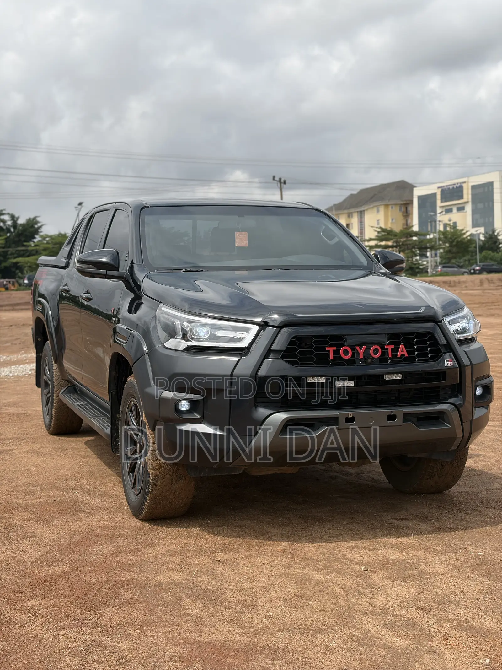 Toyota Hilux 2024 Black