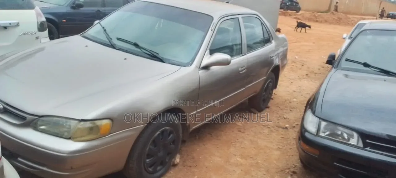 Toyota Corolla 2000 Gold