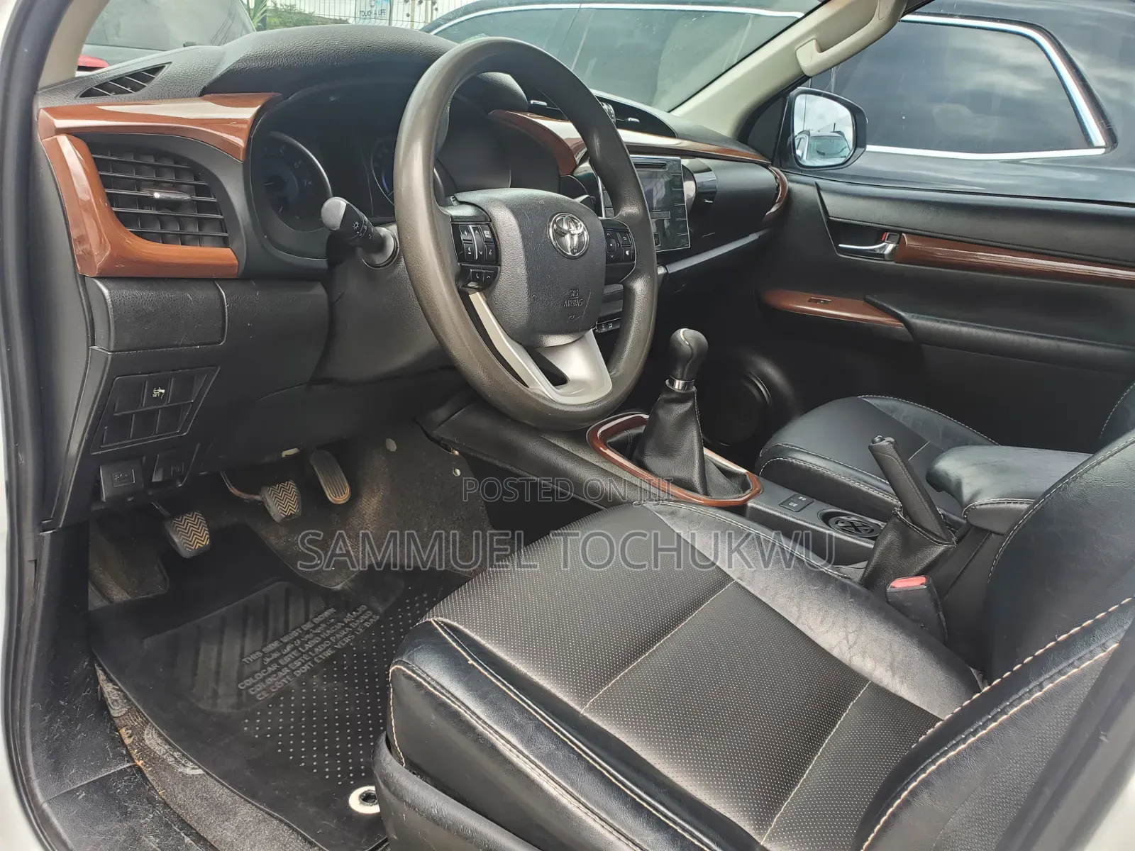Toyota Hilux 2021 White