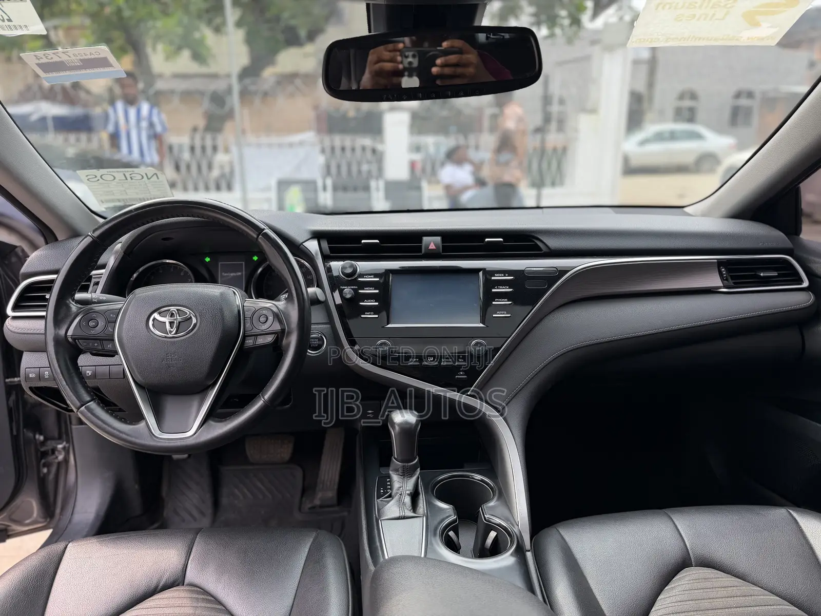 Toyota Camry SE FWD (2.5L 4cyl 8AM) 2018 Gray