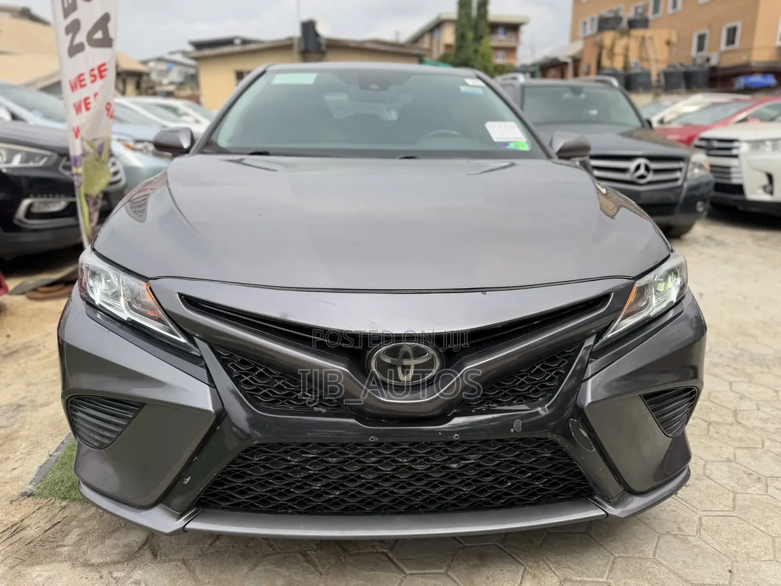 Toyota Camry SE FWD (2.5L 4cyl 8AM) 2018 Gray