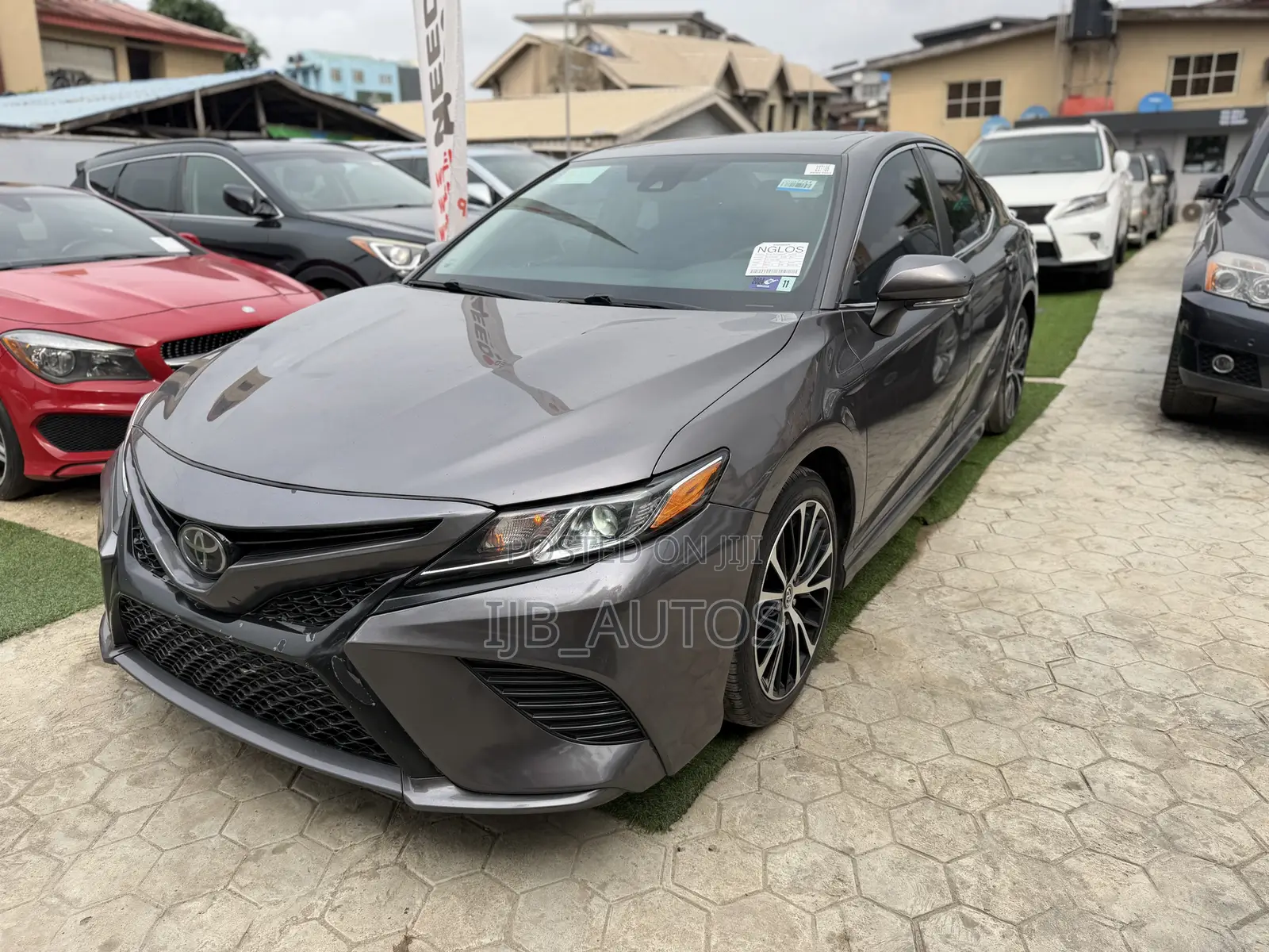 Toyota Camry SE FWD (2.5L 4cyl 8AM) 2018 Gray