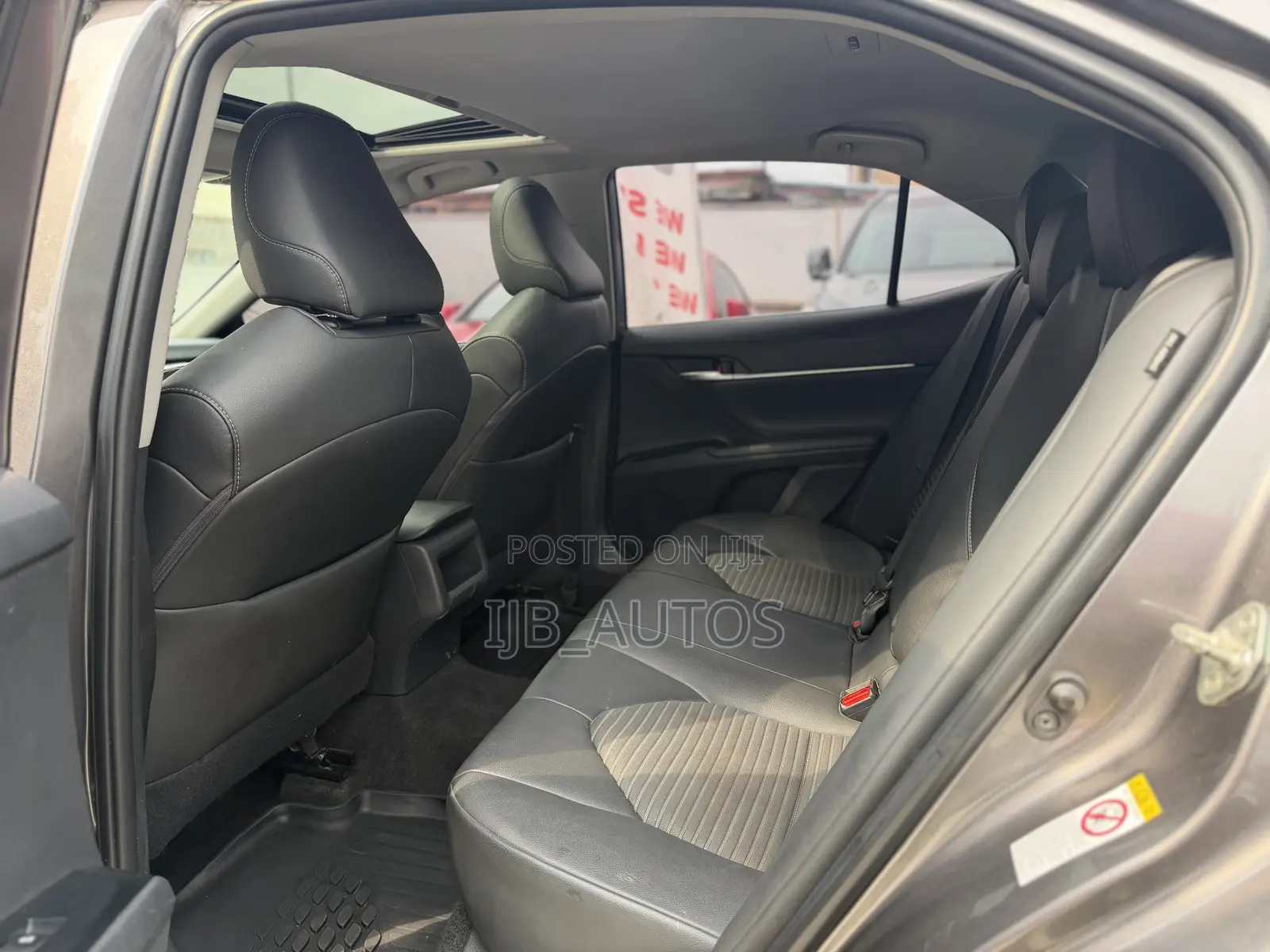 Toyota Camry SE FWD (2.5L 4cyl 8AM) 2018 Gray