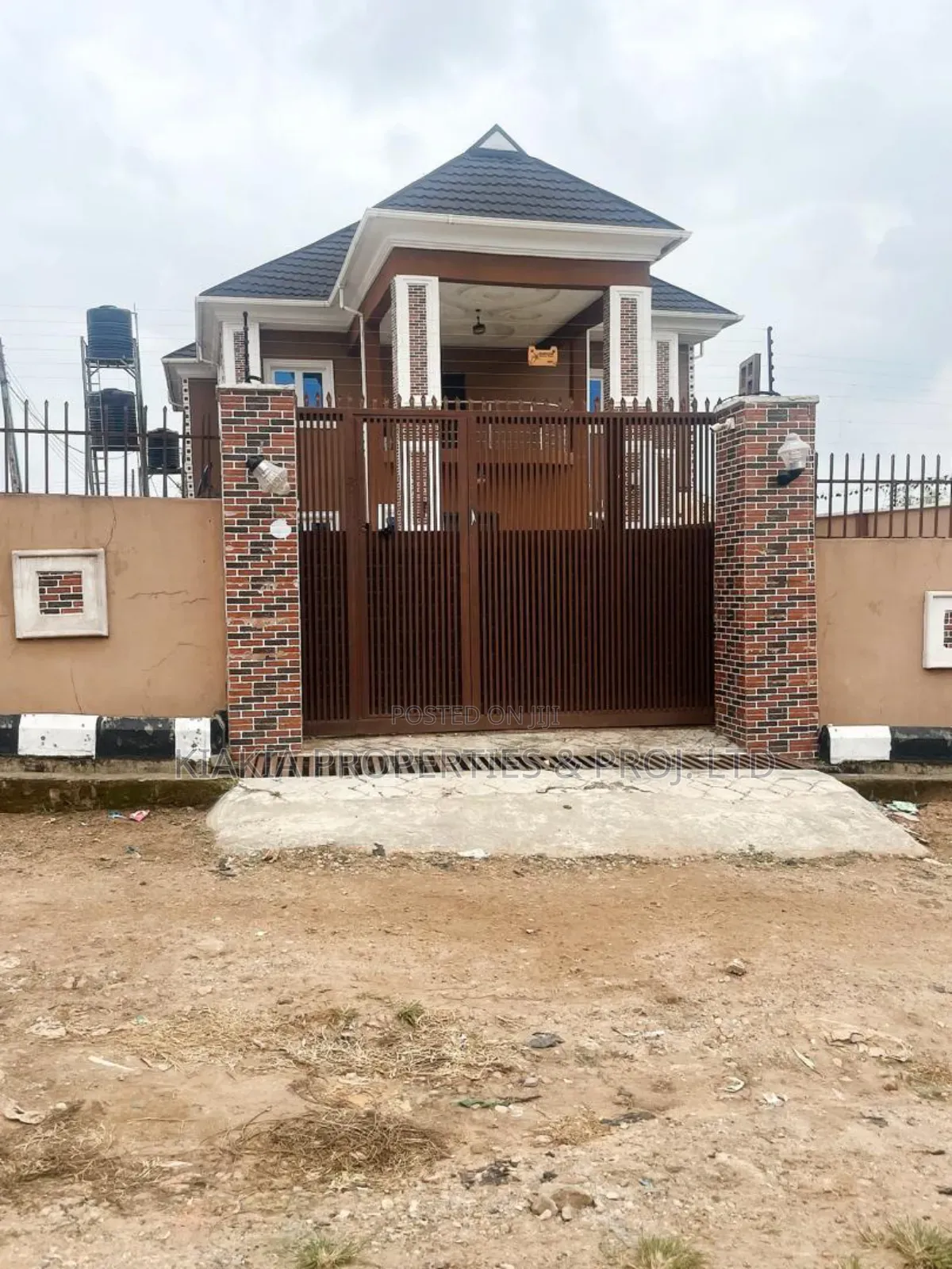 5bdrm Duplex in Dss Quarters, Idishin for sale
