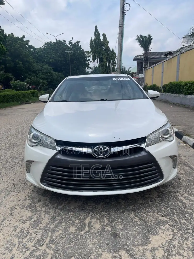 Toyota Camry XLE 4dr Sedan (2.5L 4cyl 6A) 2016 White