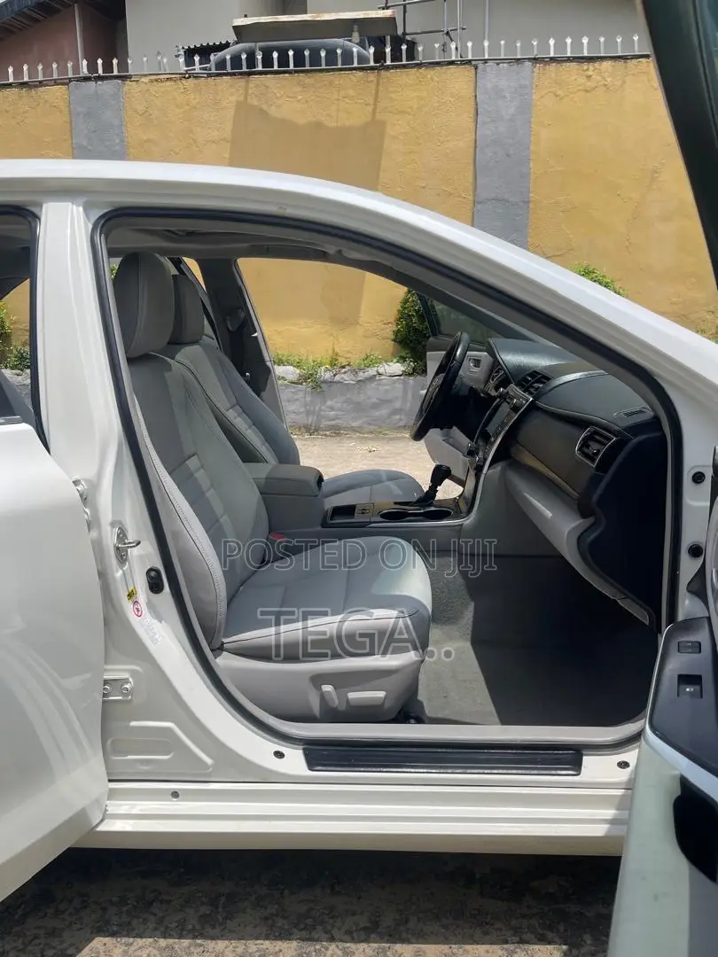 Toyota Camry XLE 4dr Sedan (2.5L 4cyl 6A) 2016 White