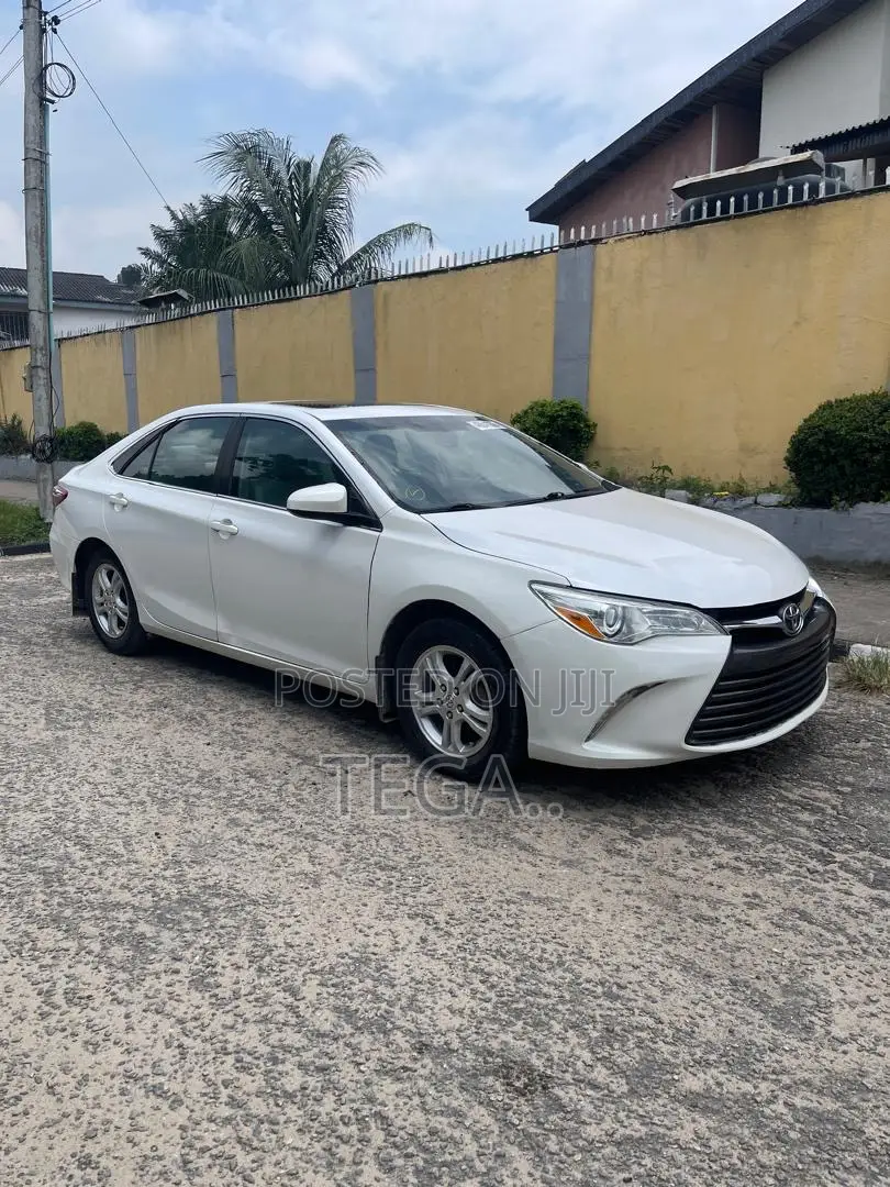 Toyota Camry XLE 4dr Sedan (2.5L 4cyl 6A) 2016 White