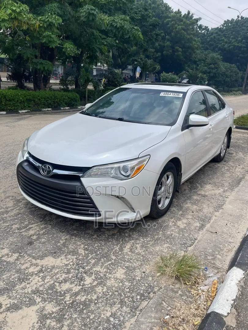 Toyota Camry XLE 4dr Sedan (2.5L 4cyl 6A) 2016 White