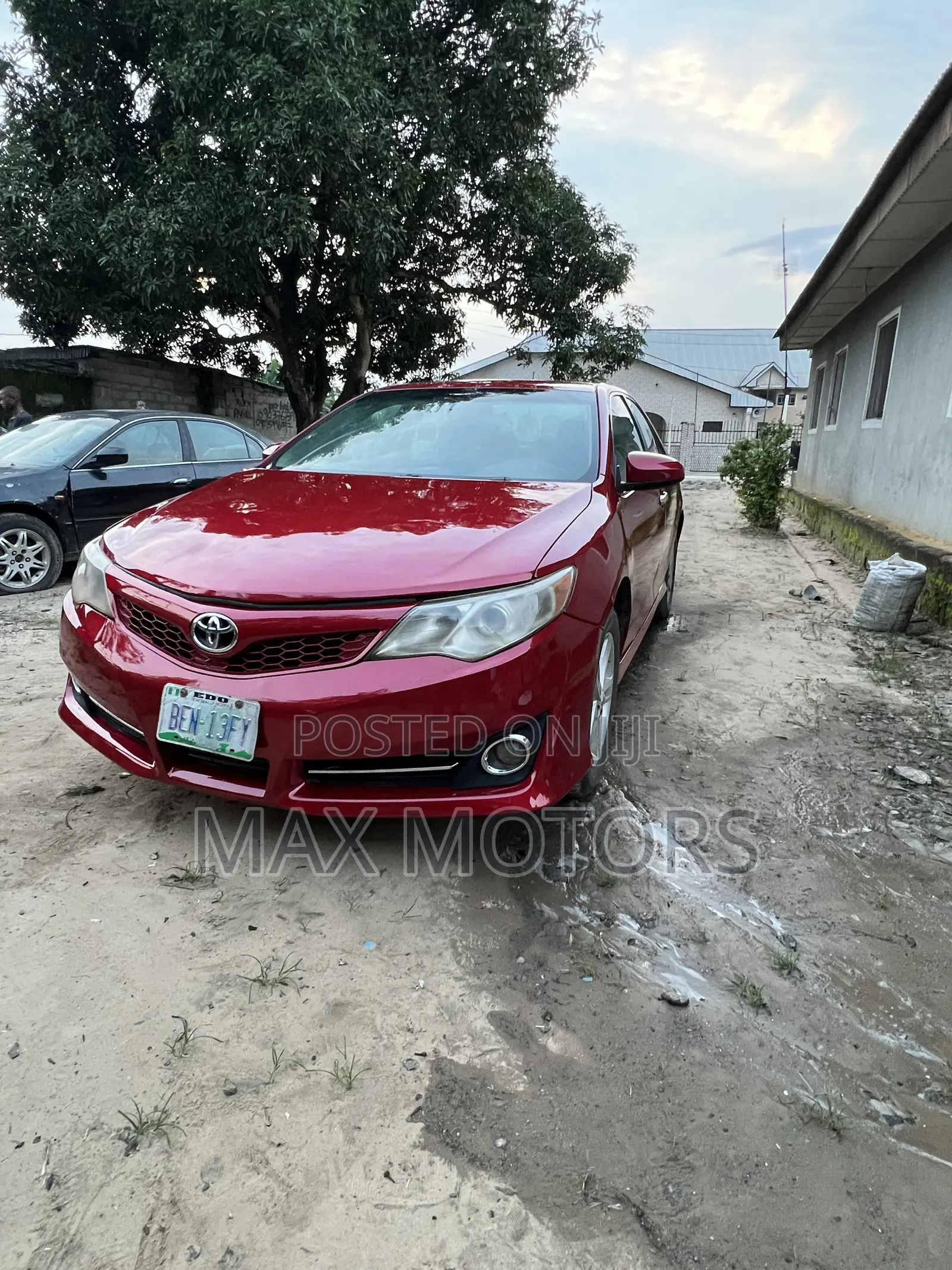 Toyota Camry SE 4dr Sedan (2.5L 4cyl 6A) 2013 Red